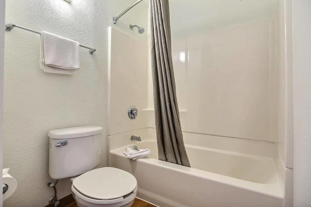 Motel 6-Oakland, Ca - Embarcadero Экстерьер фото